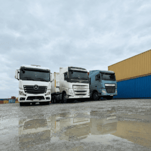 Transportadora e Armazém de Contêineres